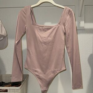 Aritzia Babaton Countor Squareneck Bodysuit